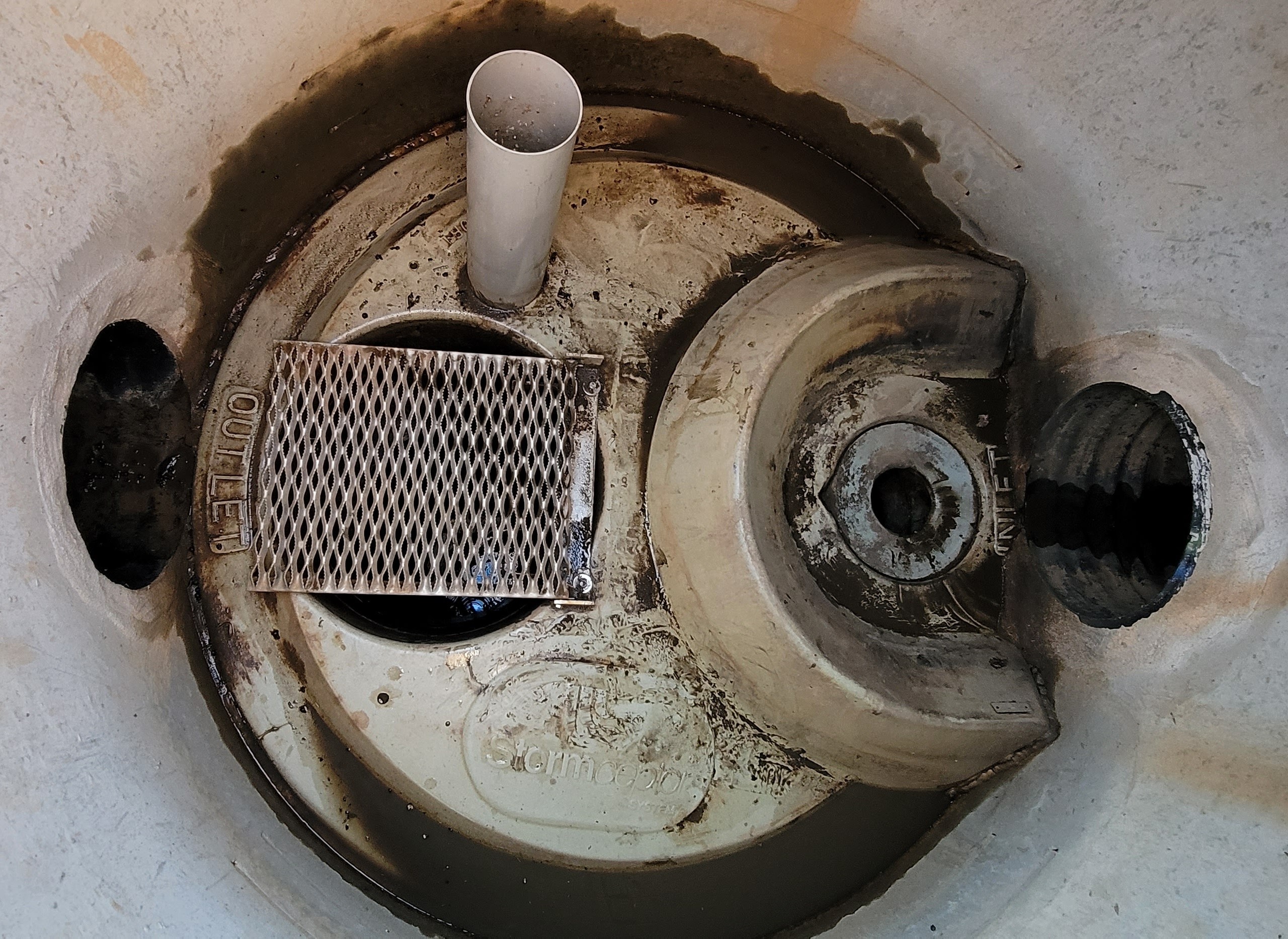 Hydrodynamic separator system removing sediment and debris from stormwater